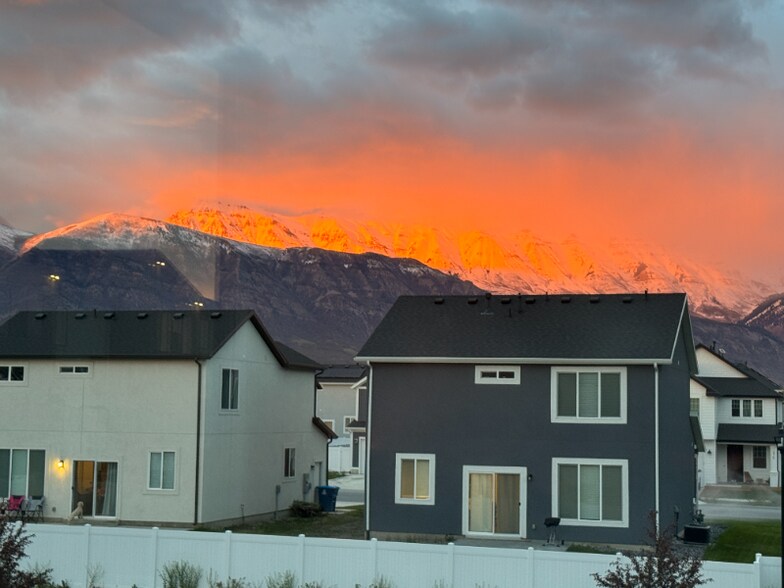 Building Photo - 386 S 700 W