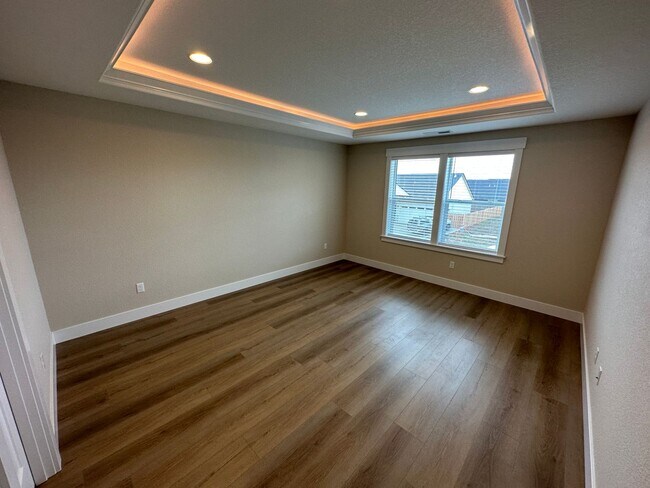 Building Photo - 616
