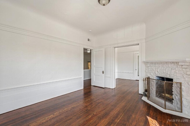 Building Photo - 1704 Steiner St