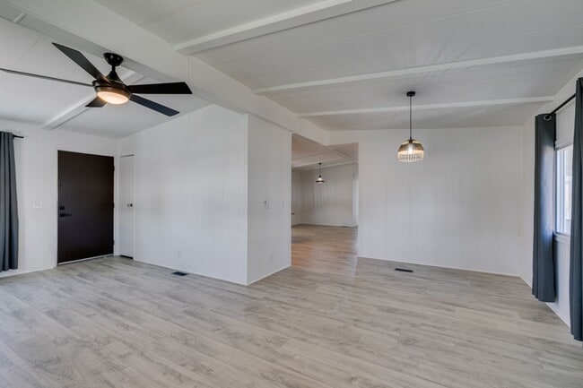 Building Photo - Beautifully Remodeled Boulder City Home with Spacious Backyard Retreat