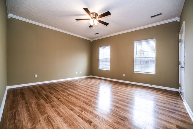 Building Photo - 103 Silver Creek Ct