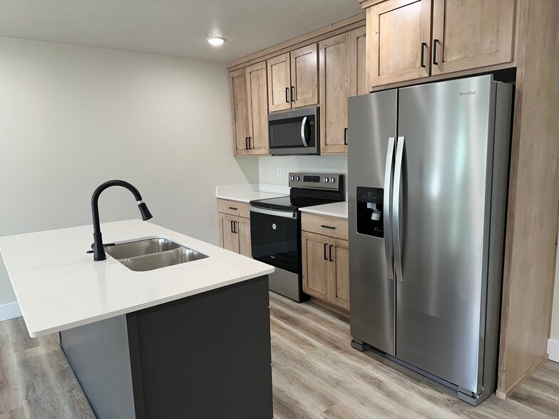 Building Photo - 3780 Philbin Rd