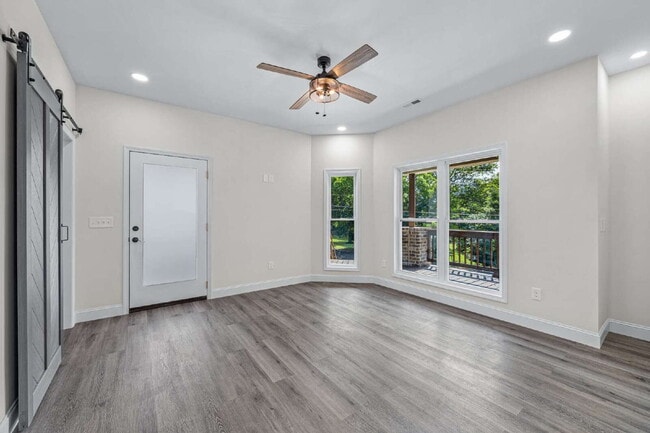 Building Photo - "Brand New 3-Bed, 3-Bath Retreat with Modern LVP Flooring in the Heart of Fort Payne!"