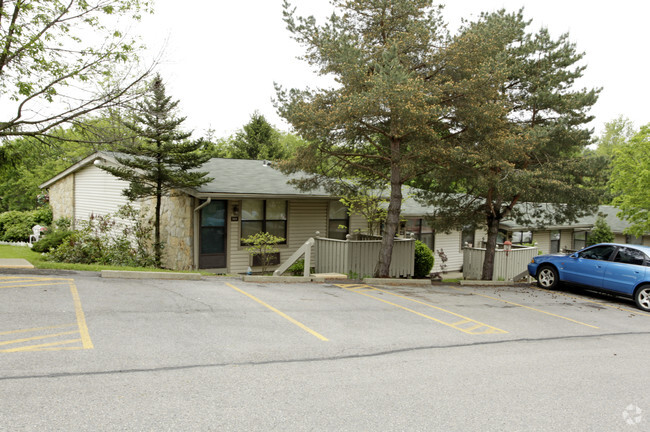 Building Photo - Acadia Court