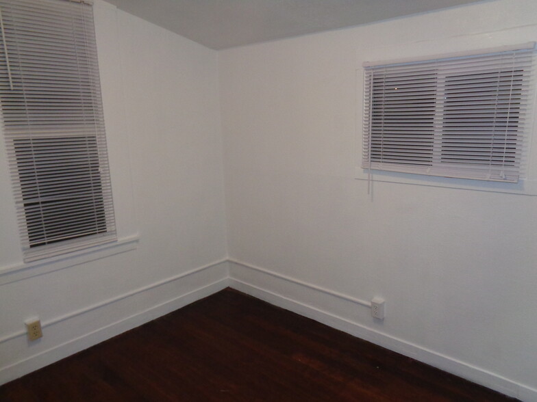 Building Photo - 214 3rd St W