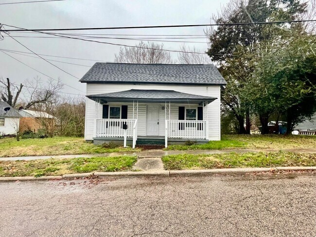 Primary Photo - Cute 4 bedroom 2 ba Home Located in Salisbury