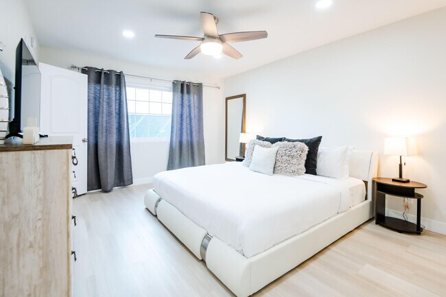 Building Photo - 79361 Port Royal Ave