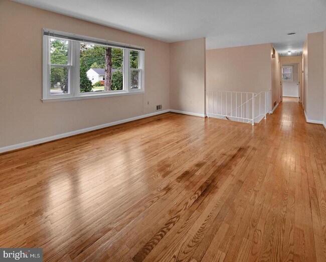 Building Photo - 1032 Pinecrest Dr