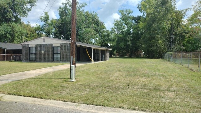 Building Photo - 12246 Palmyra Dr