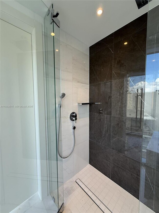 Building Photo - 300 Biscayne Blvd Way