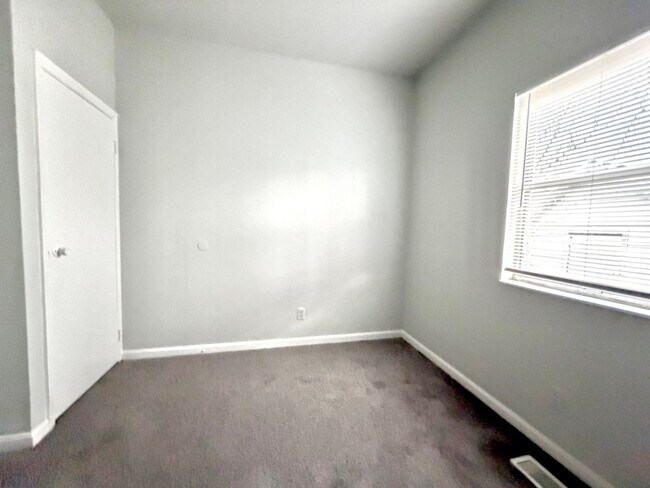 Building Photo - 414 Beech St