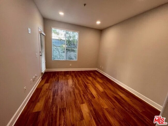 Building Photo - 5553 W 6th St