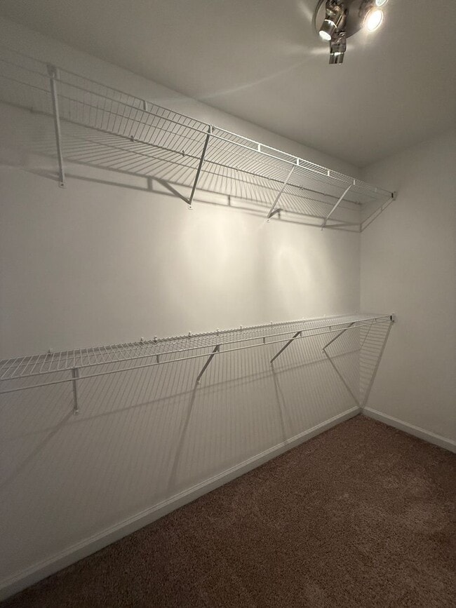 Building Photo - Spacious 3 BR/2BA Home + Formal Dining Roo...