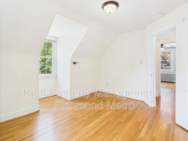 Building Photo - 1101 Normandy Dr