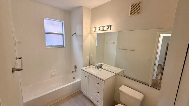 Building Photo - 3545 Forest Hill Blvd