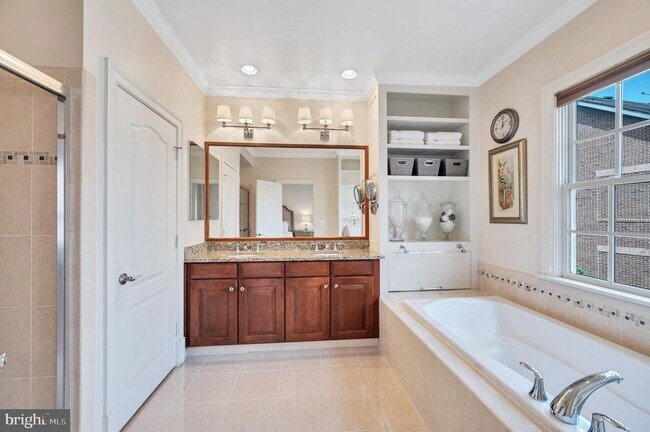 Building Photo - 705 Lyles Ln