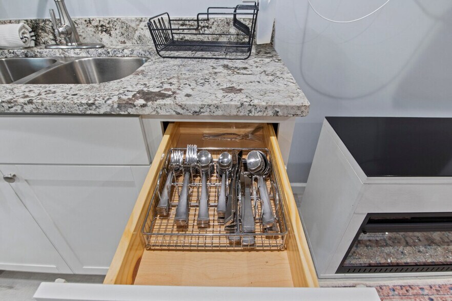 Building Photo - 229 S Peters Rd