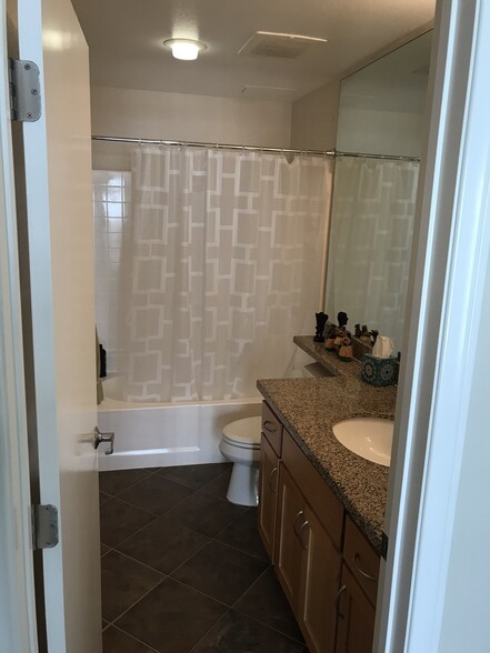 En-suite Bathroom - 450 J St