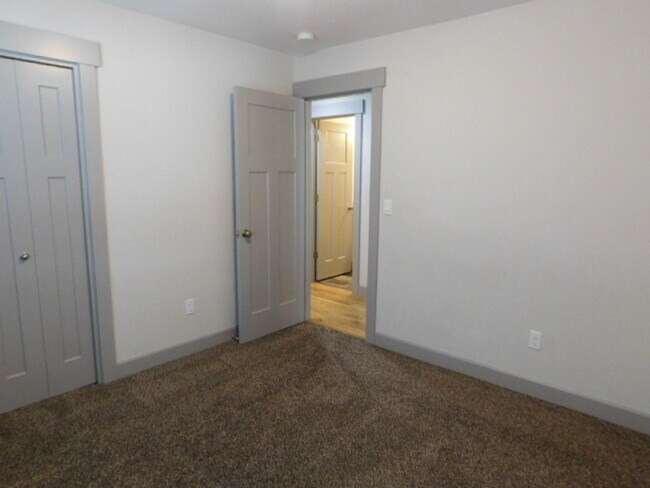 Building Photo - 3Bd/2Ba Single Story Home - Available Soon!