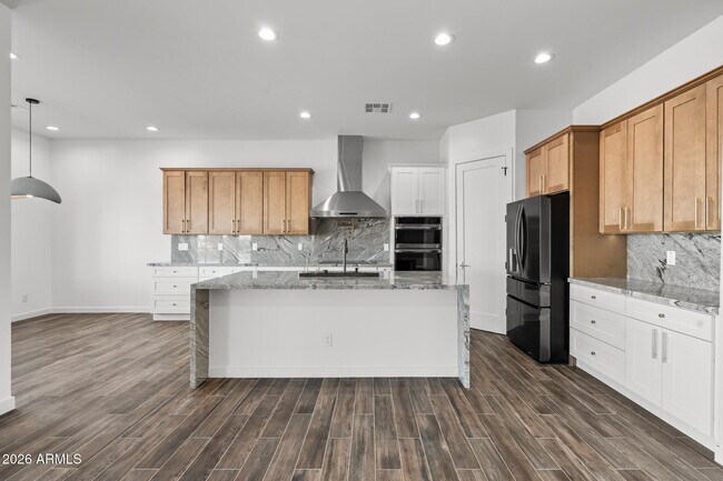 Building Photo - 22926 W La Mirada Dr