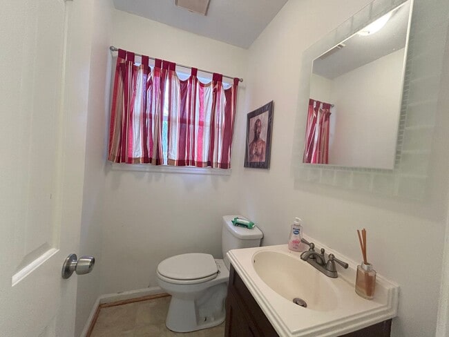 Building Photo - Spacious Home in Blacksburg VA.