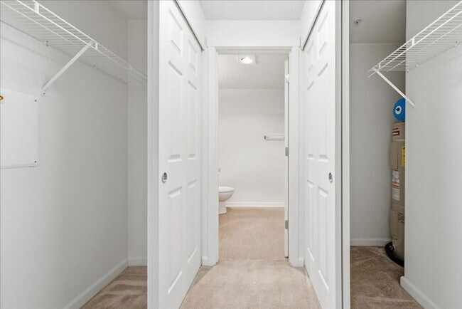 Building Photo - $1,895 • Modern 2BR Condo in Tanasbourne – Garage Included!