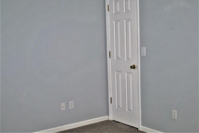 Building Photo - 2 Bedroom / Loft at Wynbrooke