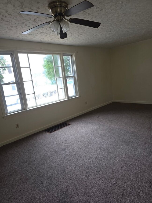 Building Photo - House for rent