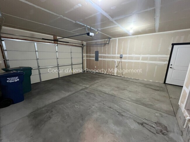 Building Photo - 4025 W Homeward Bound Blvd
