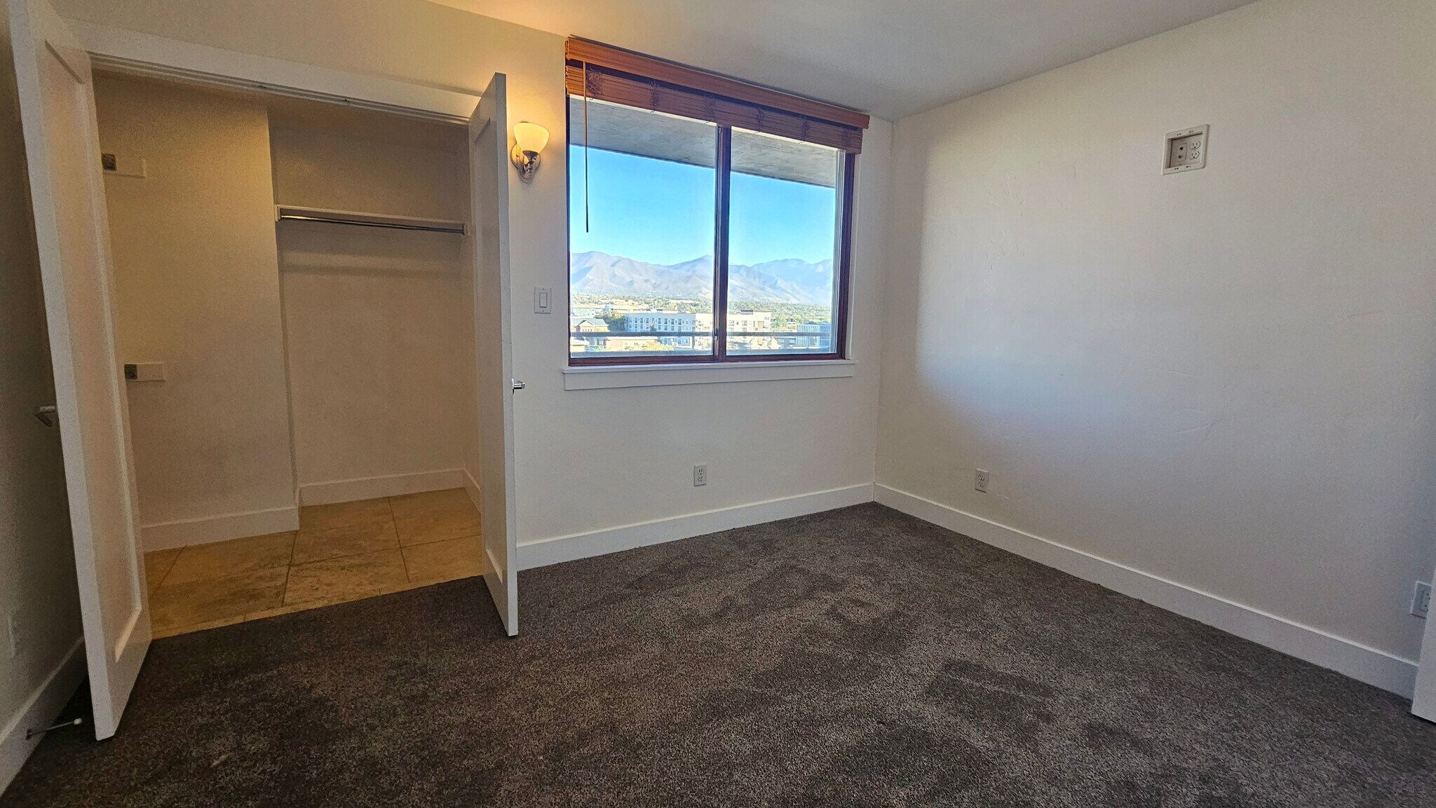 Building Photo - 230 E 300 S