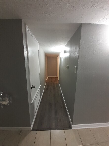 Building Photo - 9022 Millwood Dr