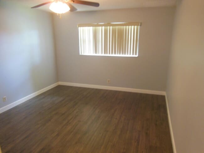 Building Photo - 105 Lake Helen Dr
