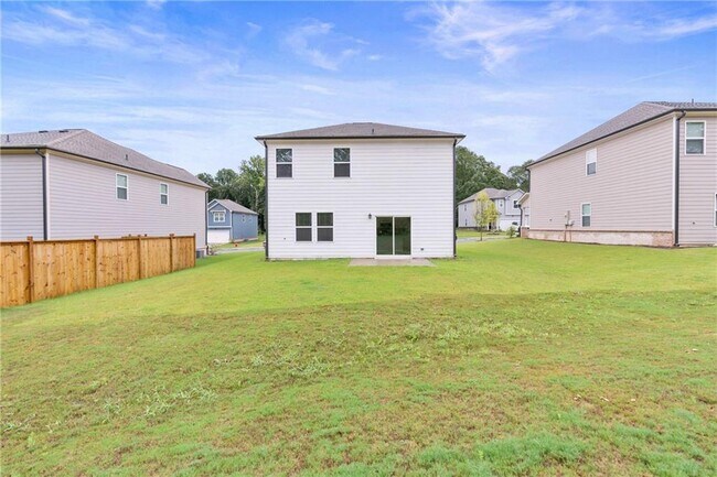 Building Photo - 828 Evergreen Rd