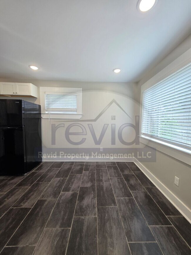 Building Photo - 3523 Barwood Cir