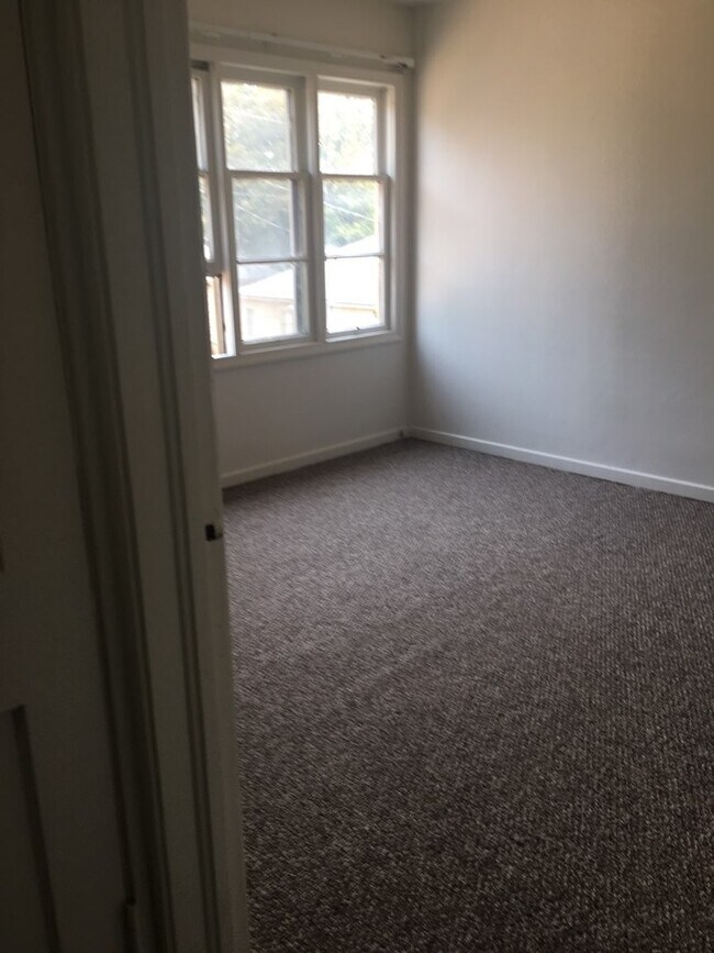 Building Photo - 1/2 Off 2nd Month's Rent
