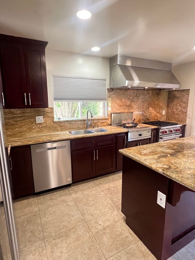 Building Photo - Beautiful Home in Rancho Palos Verde-Sun R...