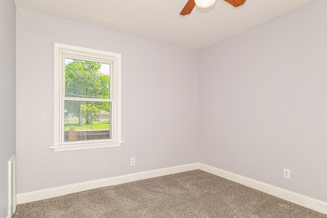 Building Photo - Fantastic 2bd/1ba home! Let yourself in!