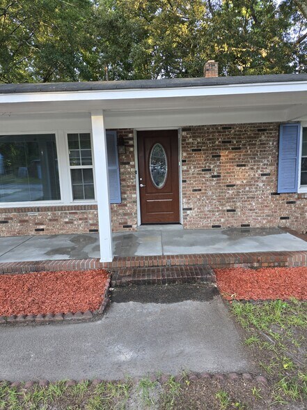 Primary Photo - 36 Moonglo Cir