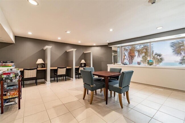 Building Photo - 880 Mandalay Ave