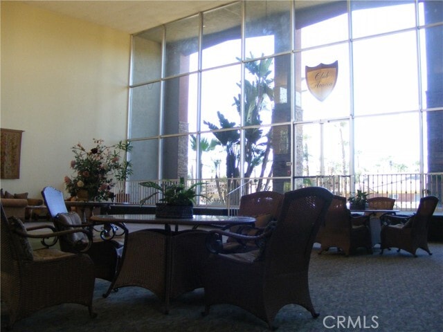 Building Photo - 400 N Acacia Ave