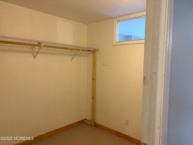 Building Photo - 212 Frankfort Ave