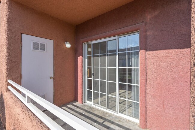 Building Photo - NE Near Nellis! Gated! Community Pool, Spa...