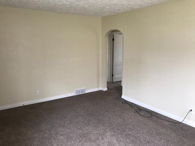 Building Photo - Charming 2-Bedroom Unit in Quiet Moline Location