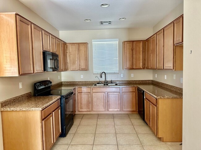 Building Photo - 3 BEDROOM IN MORNING SUN FARMS IN QUEEN CREEK