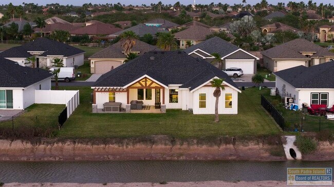 Building Photo - 124 Torrey Pines Dr