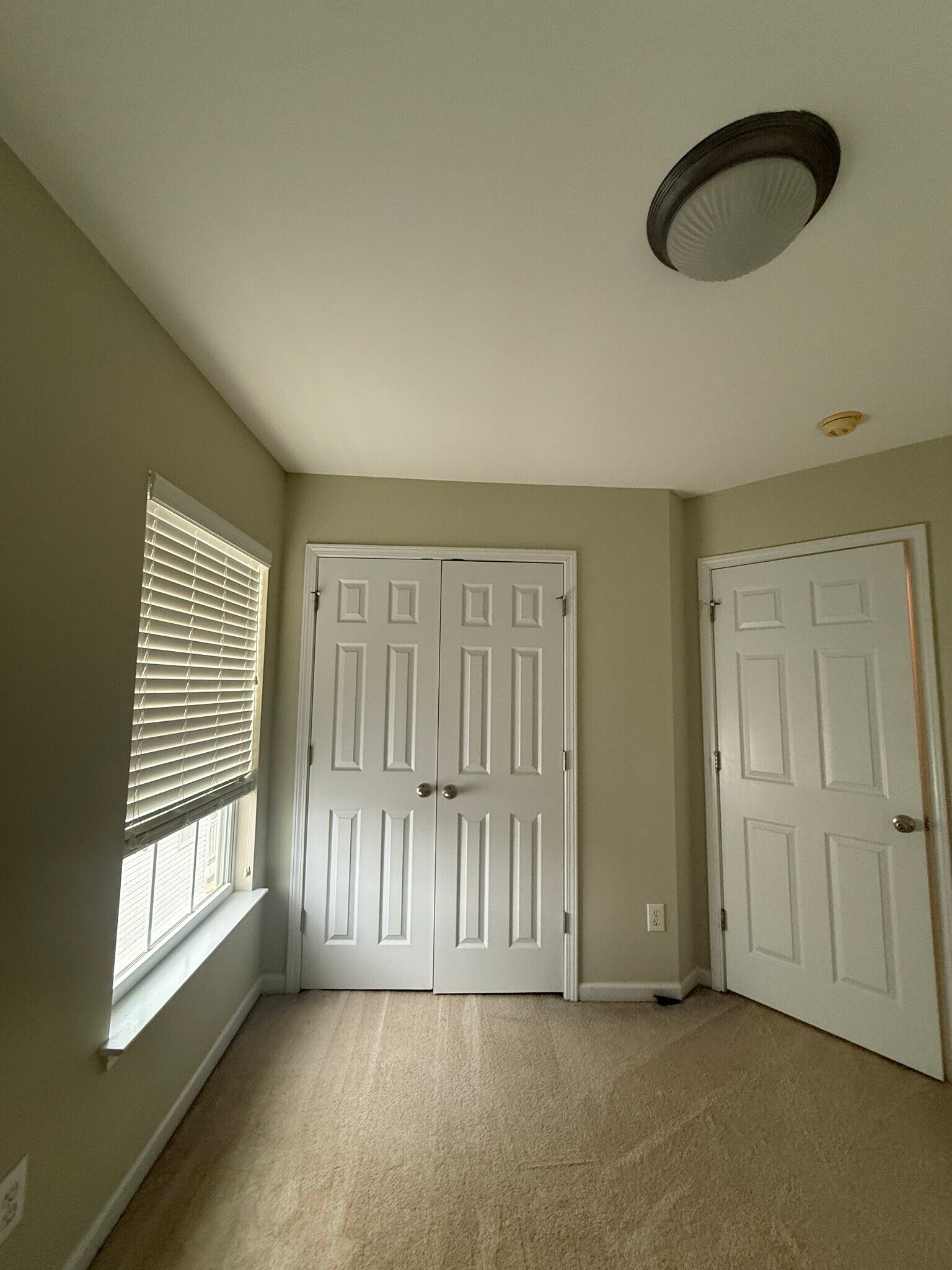 Building Photo - 9568 Kings Parade Blvd