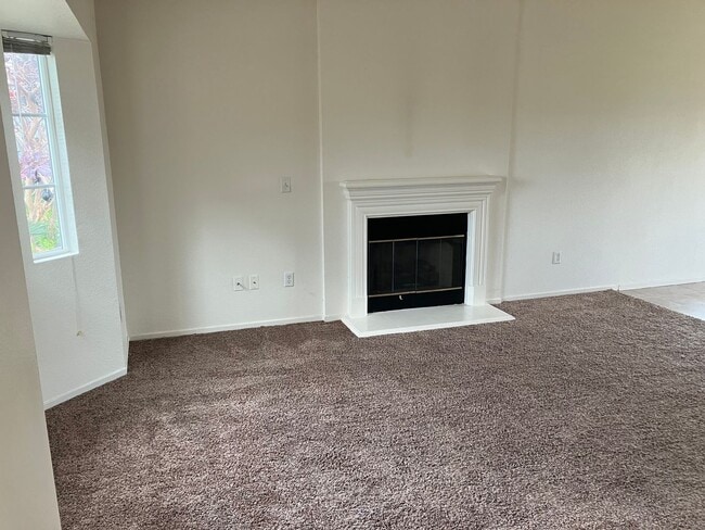 Building Photo - 4 Bedroom 2 Bath House for Rent