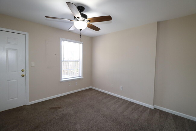 Building Photo - 403 John Sutherland Dr
