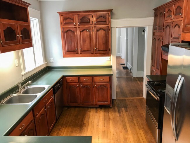 Building Photo - 819 29th St S