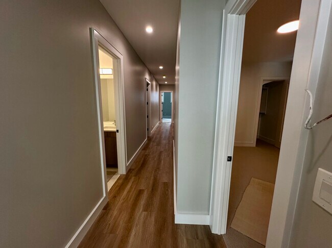 Building Photo - 4243 N Damen Ave